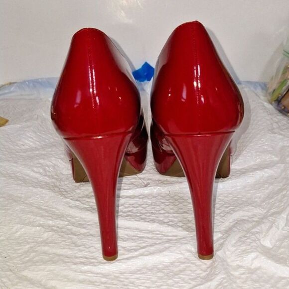 G by Guess Women's Red Platform Pumps High Heels Elegant Red Carpet Shoes 11M - Picture 4 of 10